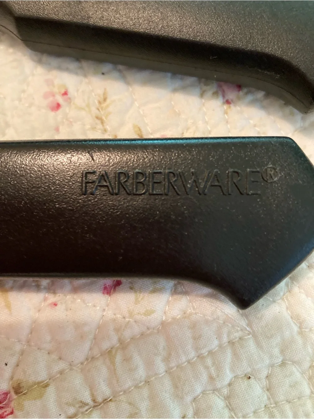 S/2 Vintage Farberware Serrated Kitchen Knives